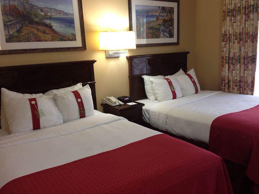 Red Roof Inn Plus & Suites 탬파 외부 사진
