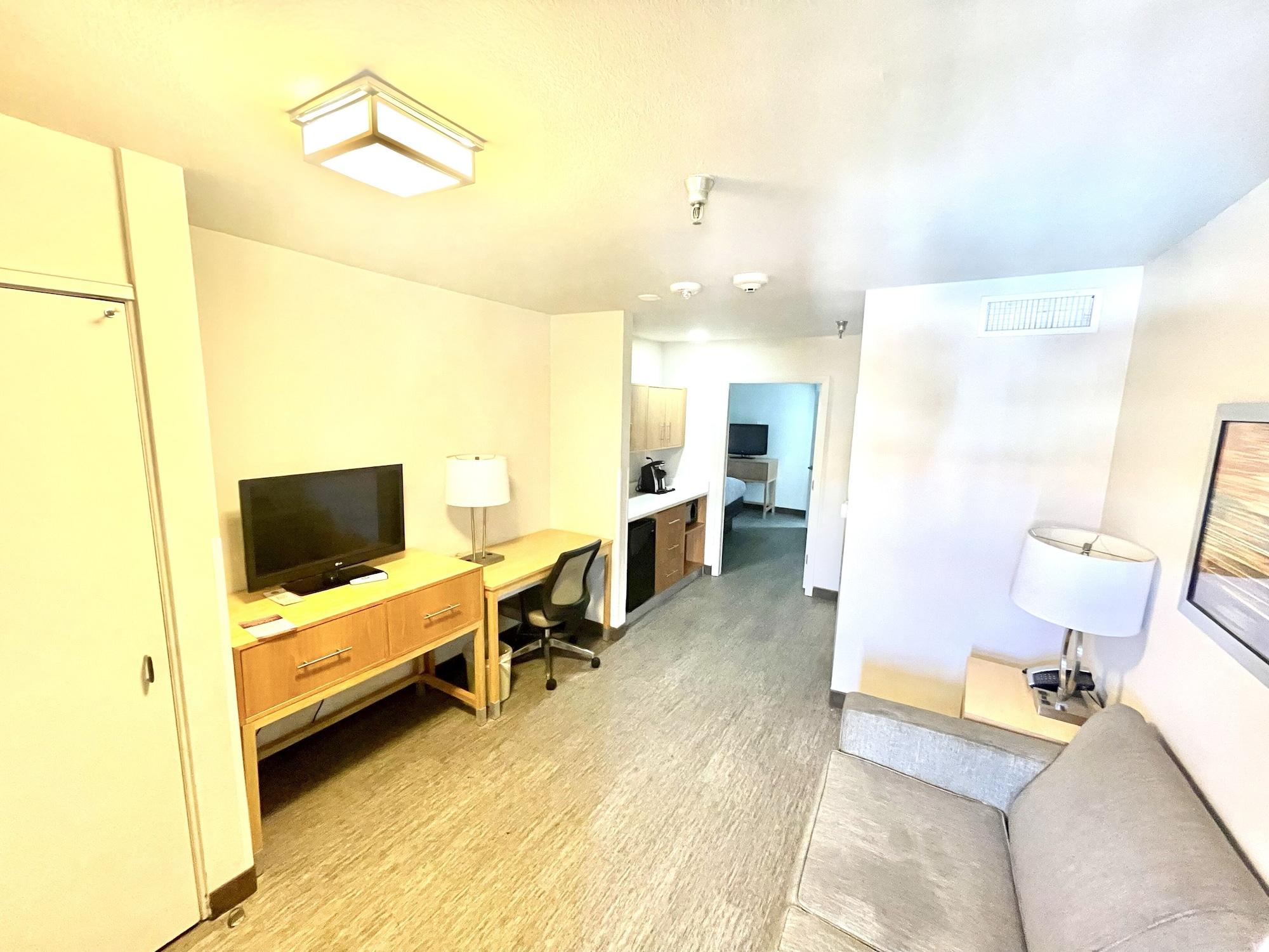 Red Roof Inn Plus & Suites 탬파 외부 사진