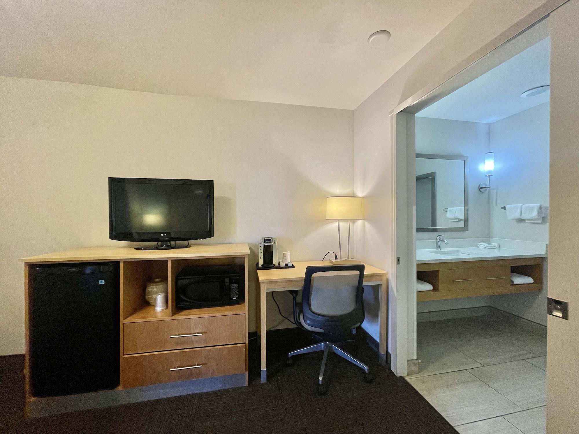 Red Roof Inn Plus & Suites 탬파 외부 사진