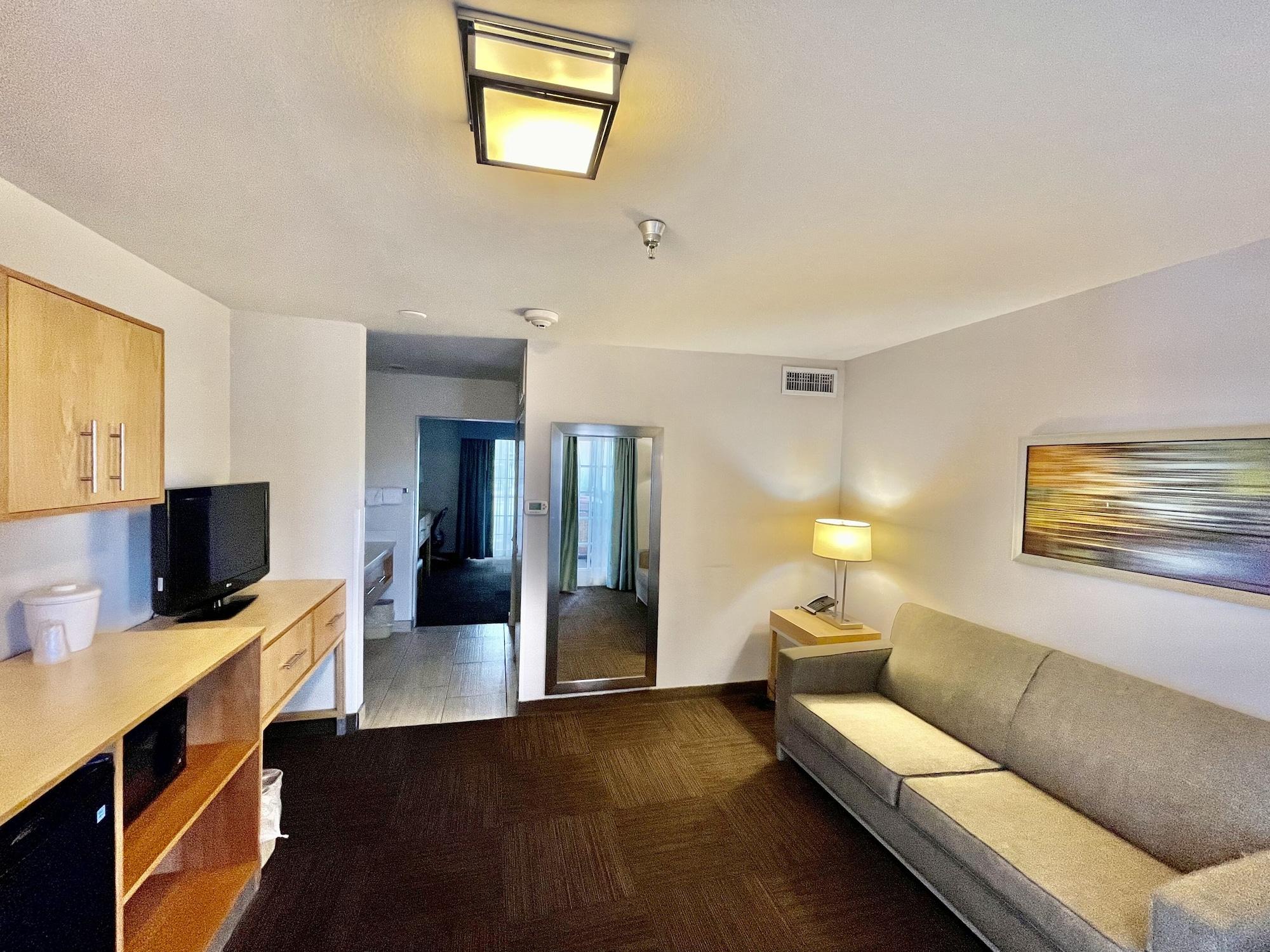 Red Roof Inn Plus & Suites 탬파 외부 사진