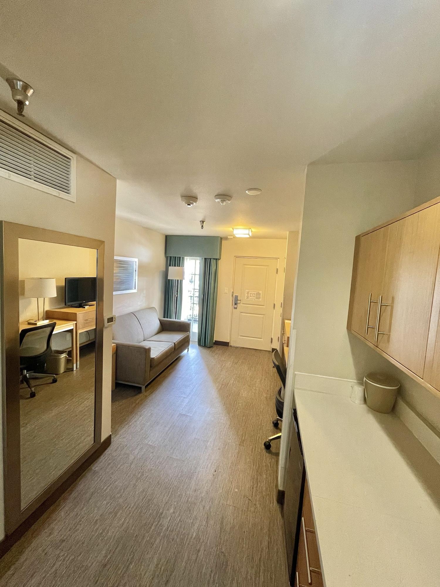 Red Roof Inn Plus & Suites 탬파 외부 사진