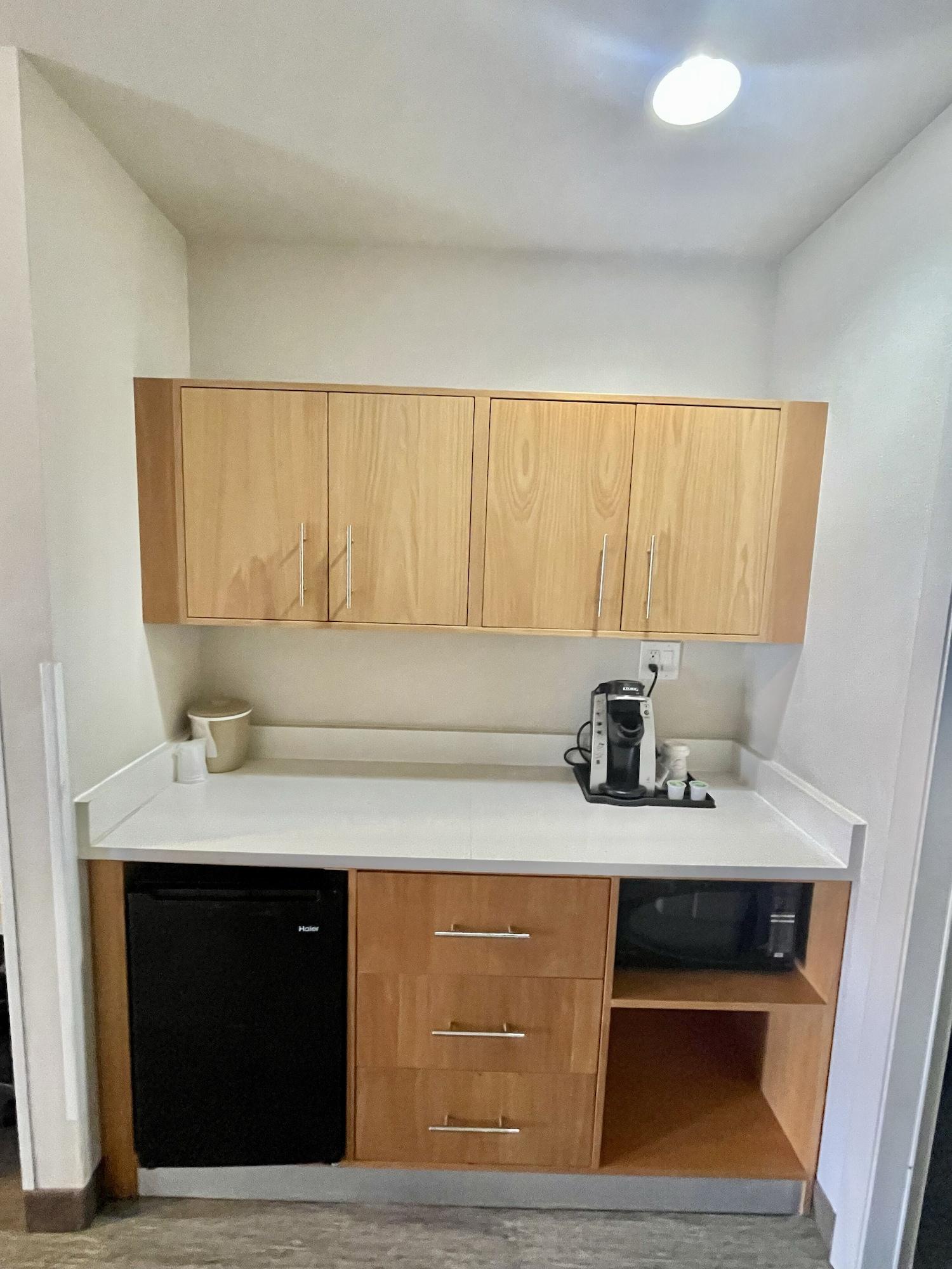 Red Roof Inn Plus & Suites 탬파 외부 사진