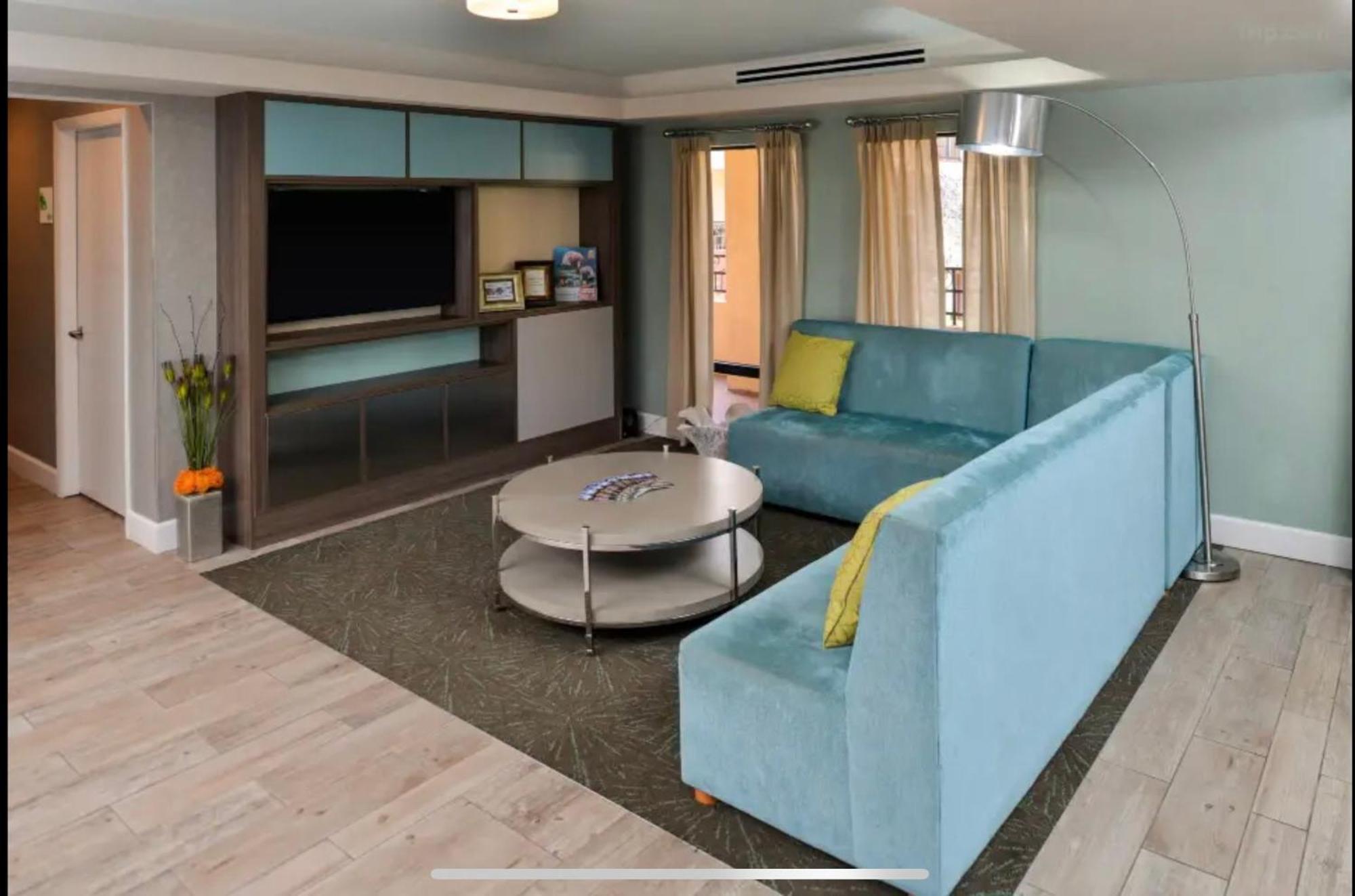 Red Roof Inn Plus & Suites 탬파 외부 사진