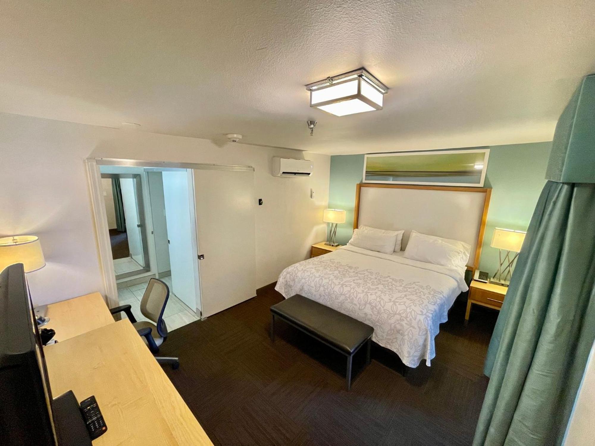 Red Roof Inn Plus & Suites 탬파 외부 사진