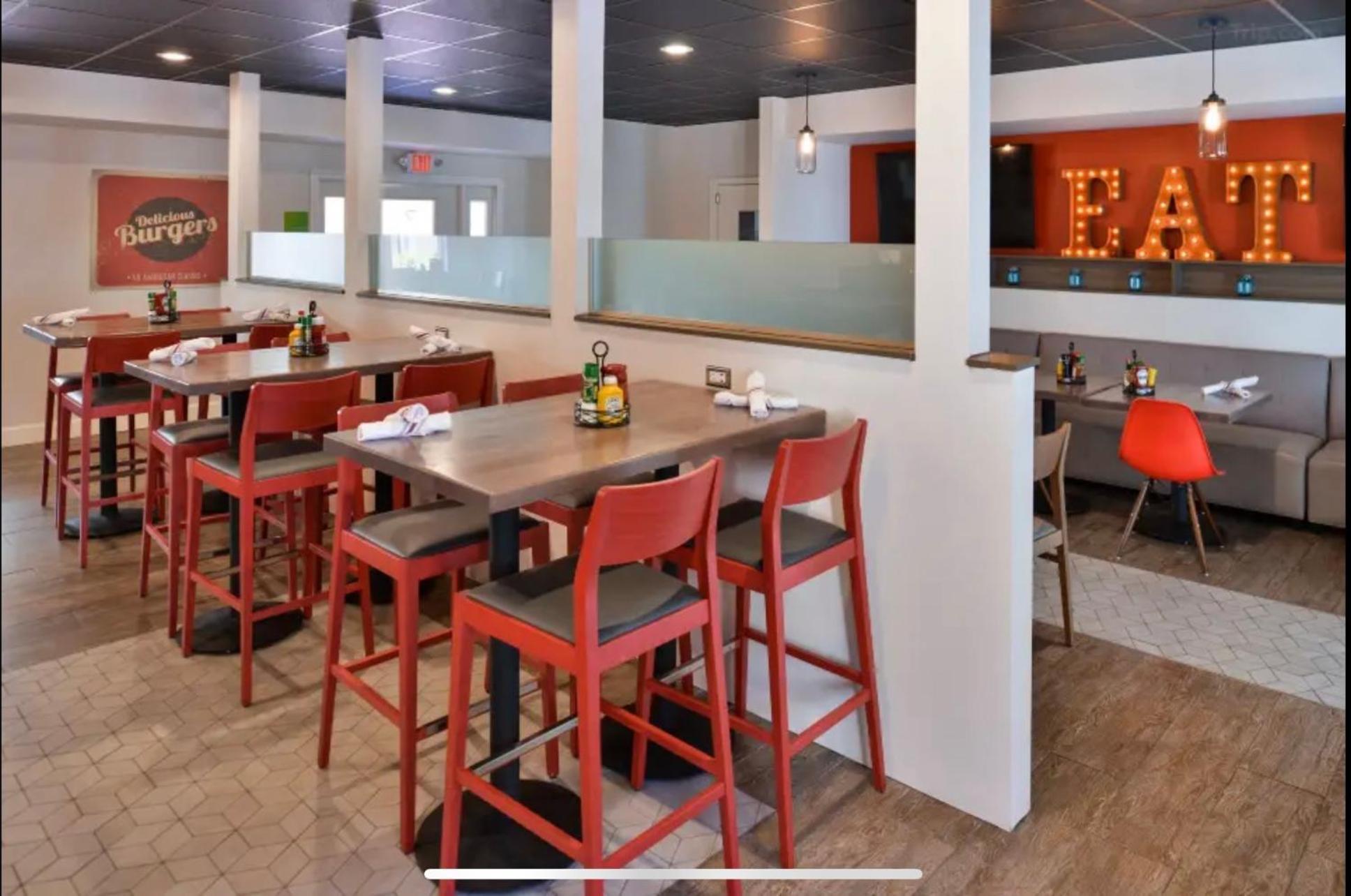 Red Roof Inn Plus & Suites 탬파 외부 사진