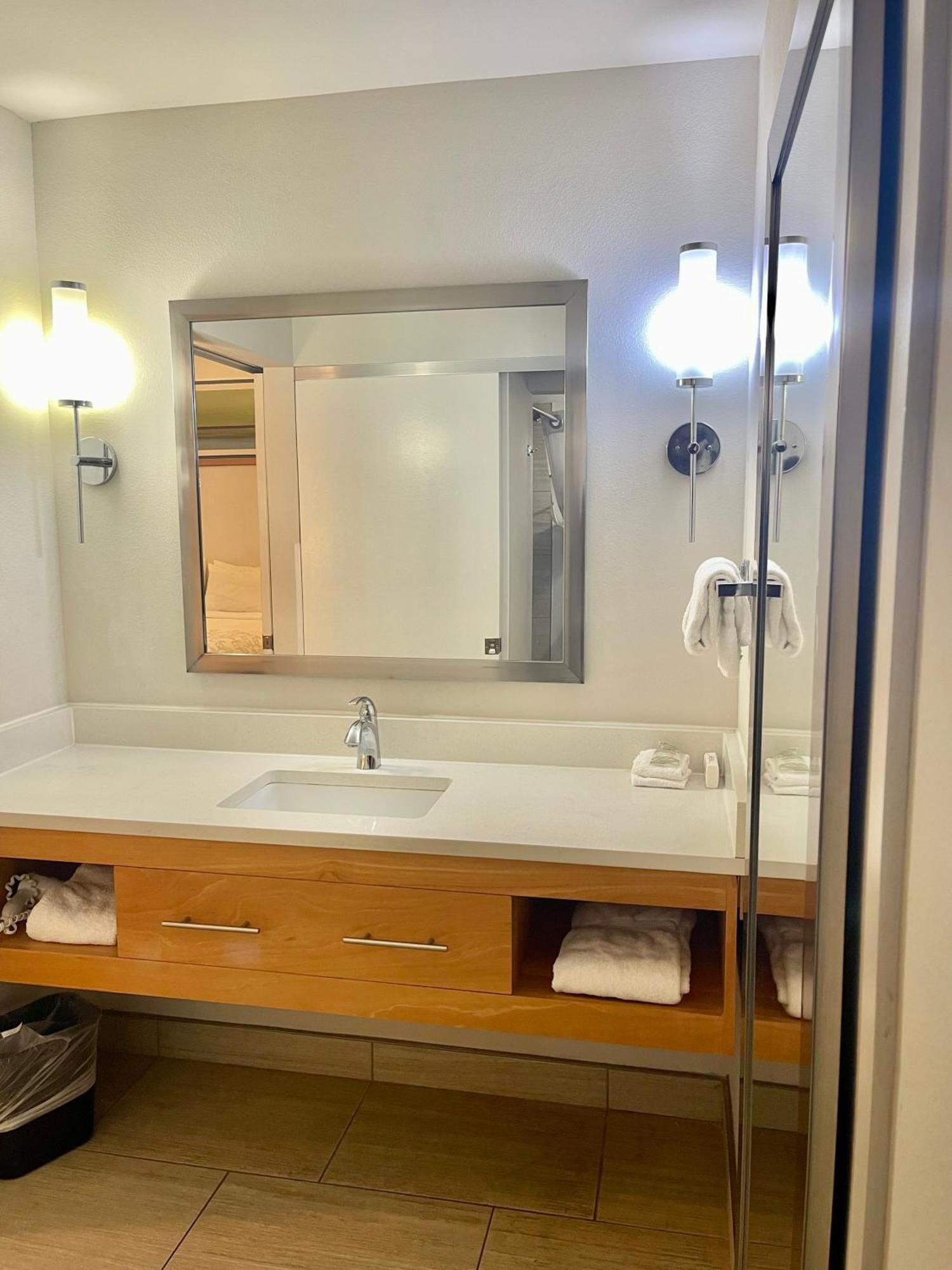 Red Roof Inn Plus & Suites 탬파 객실 사진