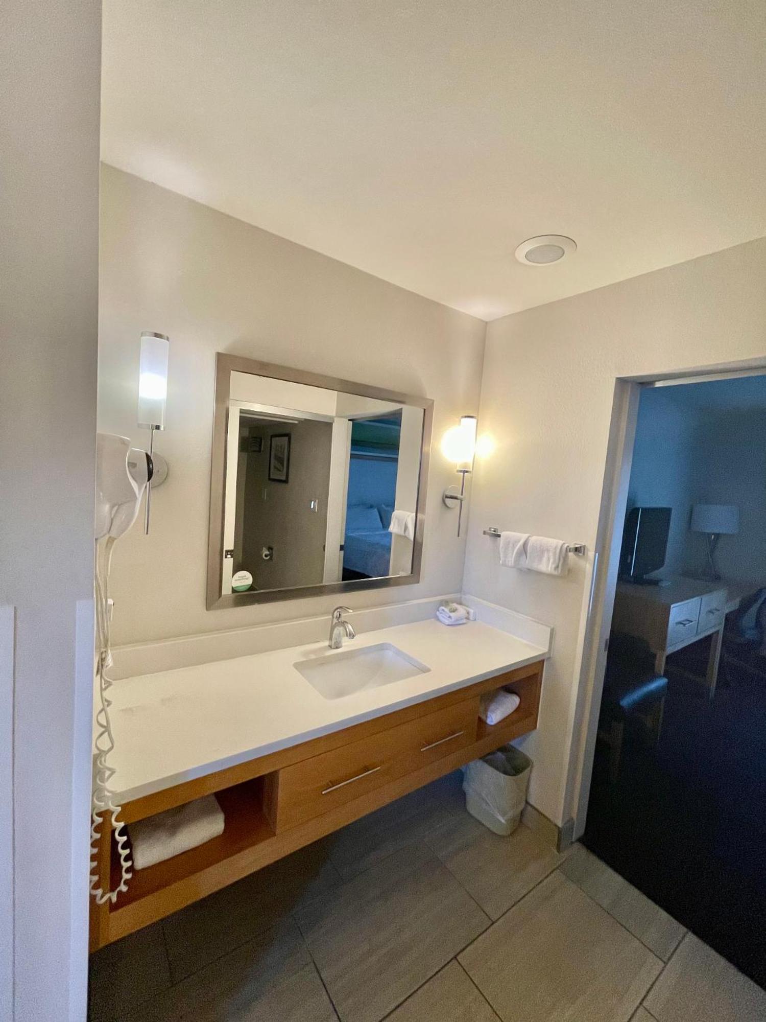 Red Roof Inn Plus & Suites 탬파 객실 사진