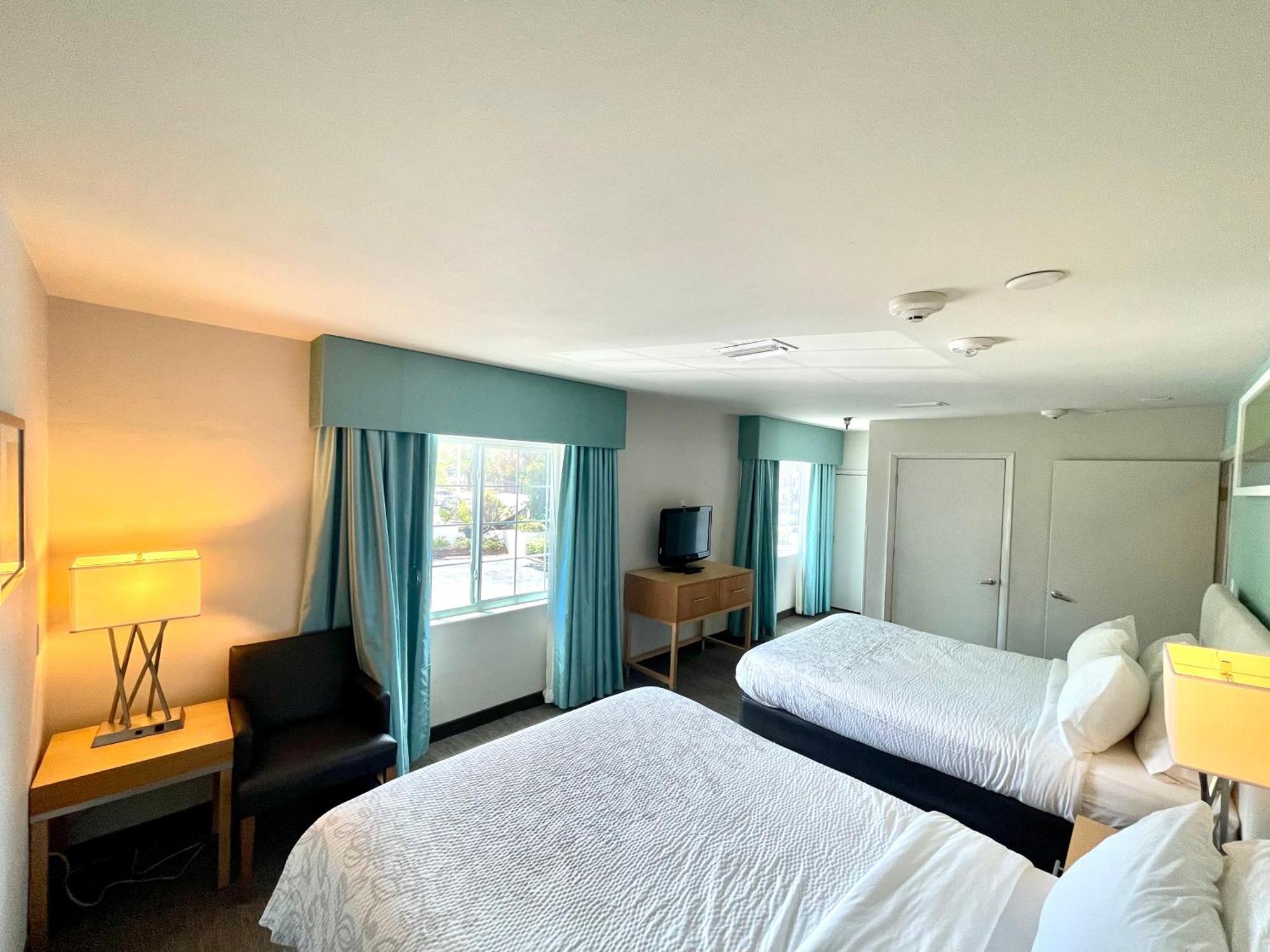 Red Roof Inn Plus & Suites 탬파 객실 사진